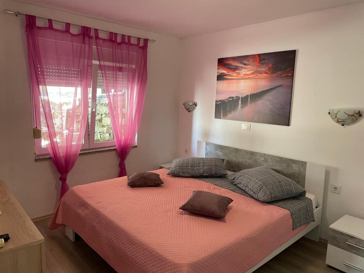 Apartment Jonas โรวีน ภายนอก รูปภาพ