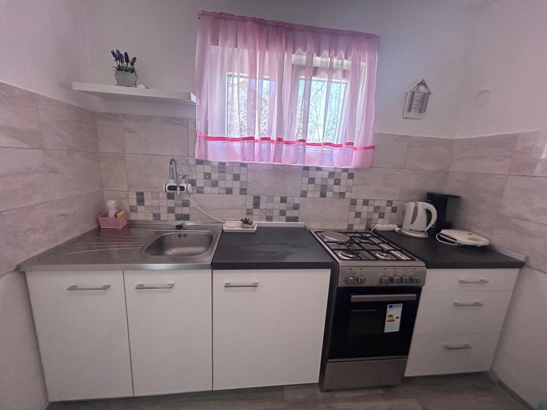 Apartment Jonas โรวีน ภายนอก รูปภาพ