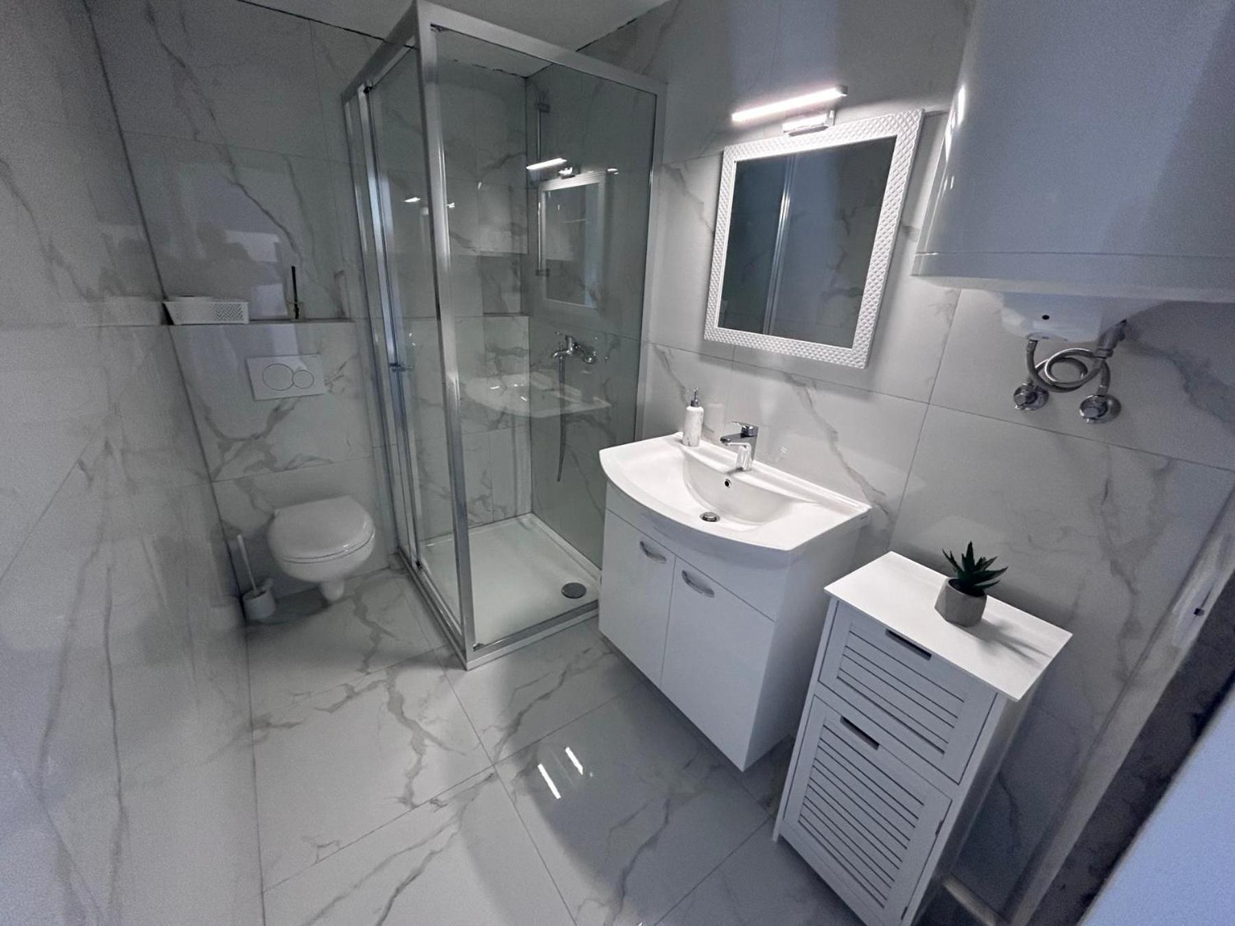 Apartment Jonas โรวีน ภายนอก รูปภาพ